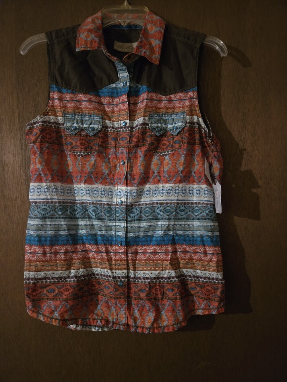 Sleeveless Patterned Snap Front Shirt with Contrast Yoke